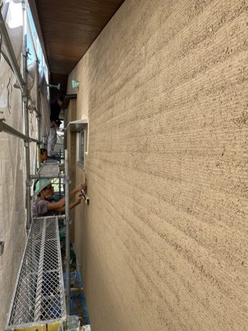 兵庫県明石市そとん壁一条波仕上げ